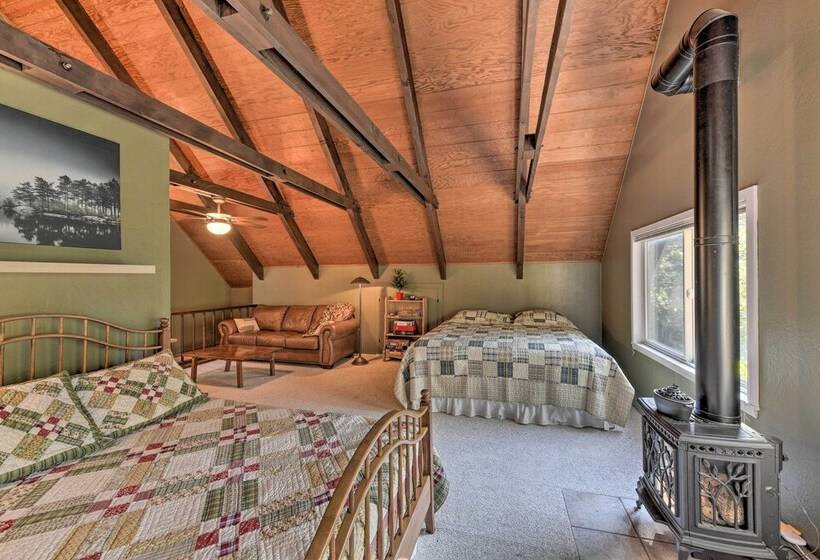 Near Vineyards: Cabin W/ Hot Tub In Pollock Pines!