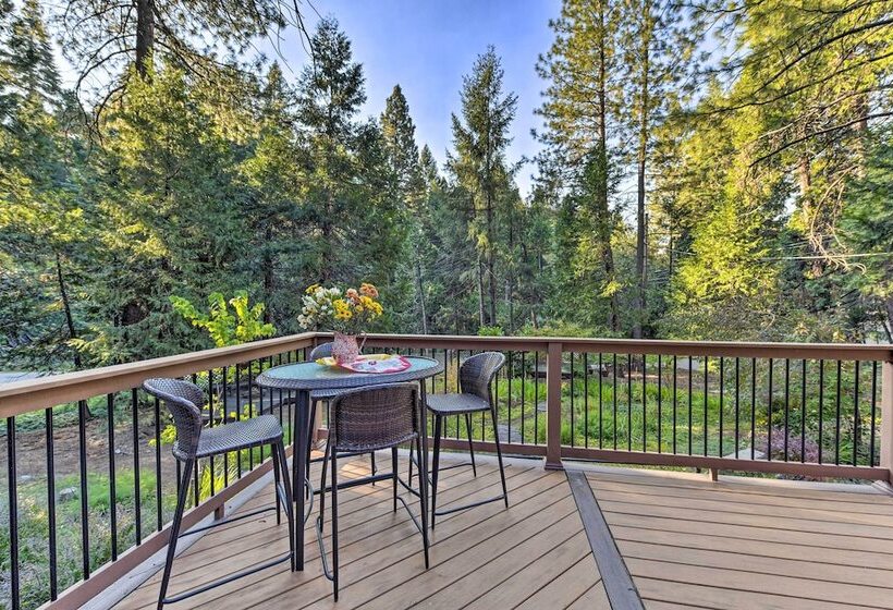 Near Vineyards: Cabin W/ Hot Tub In Pollock Pines!