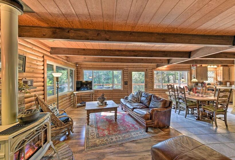 Near Vineyards: Cabin W/ Hot Tub In Pollock Pines!