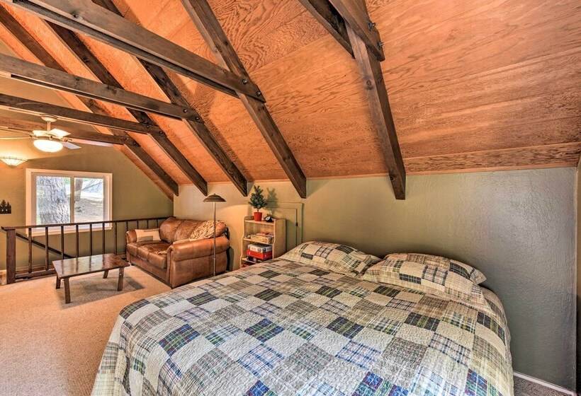 Near Vineyards: Cabin W/ Hot Tub In Pollock Pines!