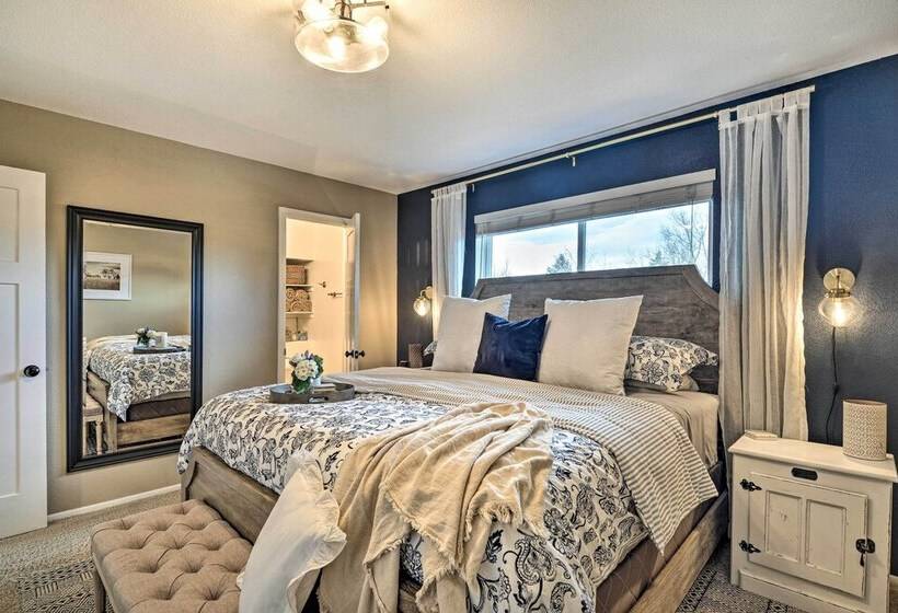 Arvada House W/ Fire Pit & Outdoor Kitchen!