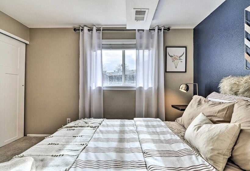 Arvada House W/ Fire Pit & Outdoor Kitchen!