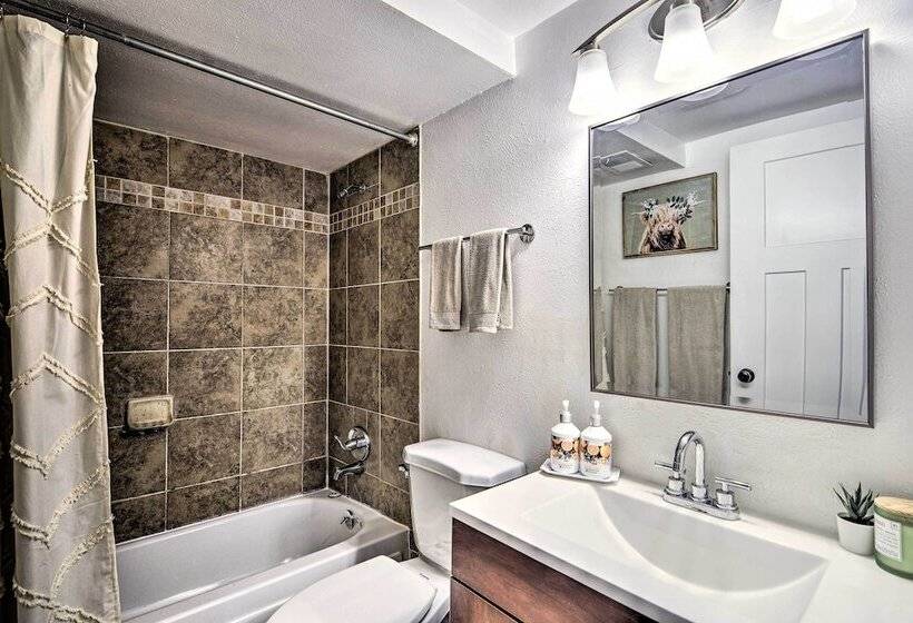 Arvada House W/ Fire Pit & Outdoor Kitchen!