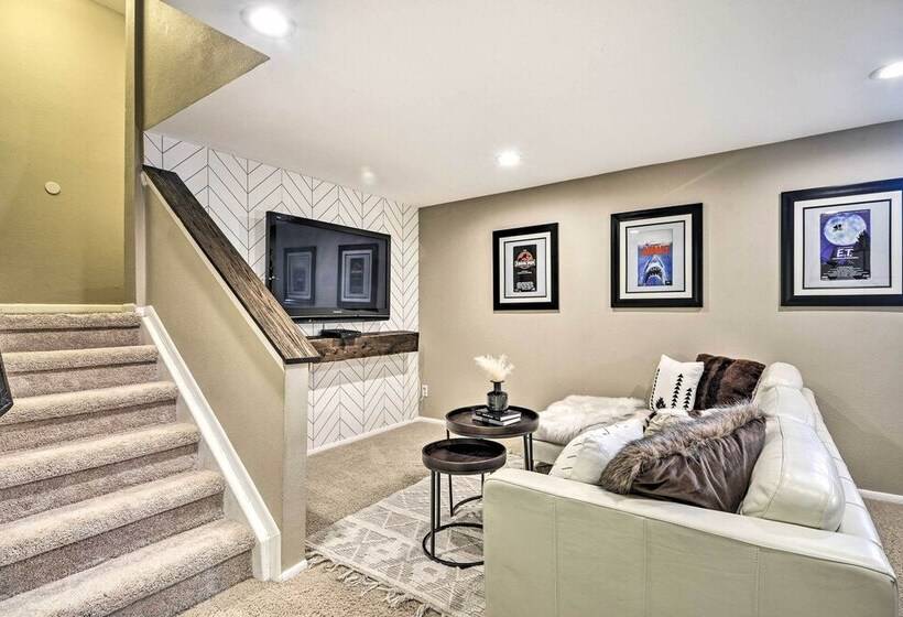 Arvada House W/ Fire Pit & Outdoor Kitchen!