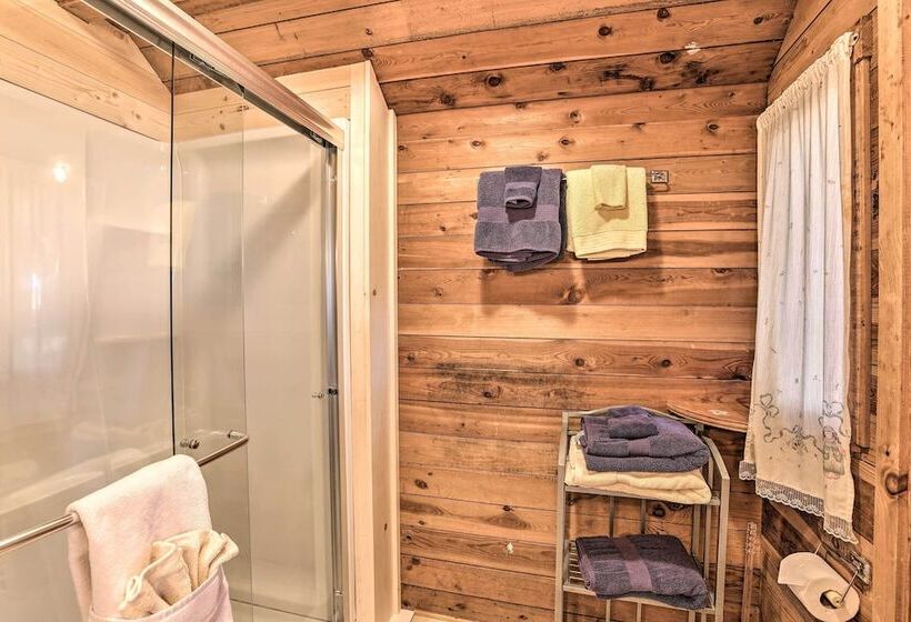 Suttons Bay  Bayview Cottage  W/ Deck & Gas Grill!