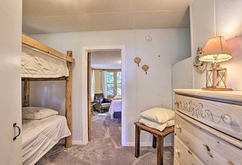 Suttons Bay  Bayview Cottage  W/ Deck & Gas Grill!