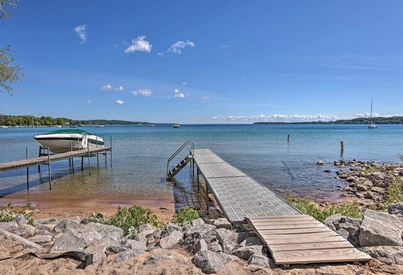 Suttons Bay  Bayview Cottage  W/ Deck & Gas Grill!