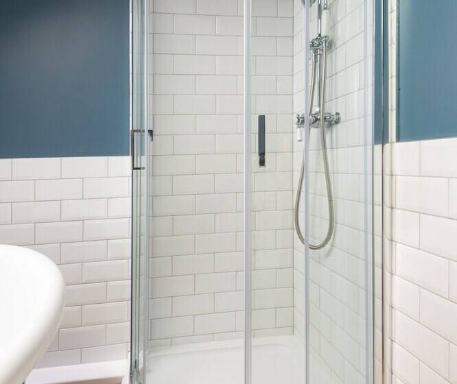 Beautiful 2 Bed Cottage In Brampton