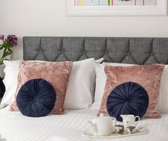 Beautiful 2 Bed Cottage In Brampton