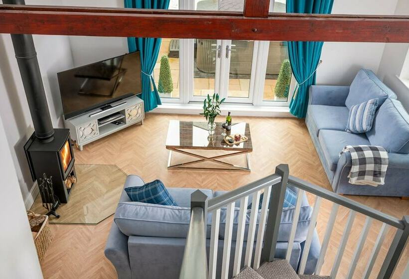 Beautiful 2 Bed Cottage In Brampton