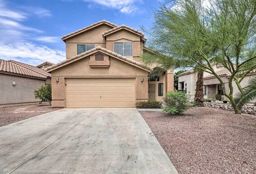 Beautiful Lakefront Peoria Home W/ Community Pool