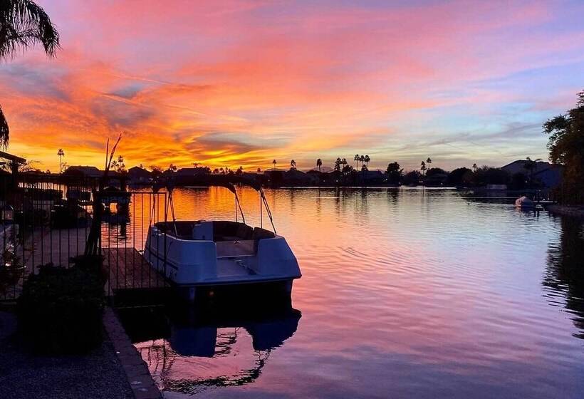 Beautiful Lakefront Peoria Home W/ Community Pool