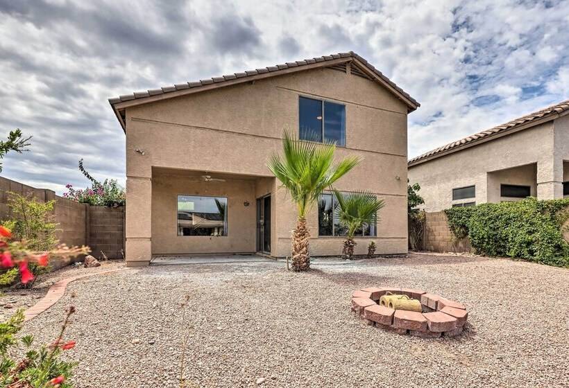 Beautiful Lakefront Peoria Home W/ Community Pool