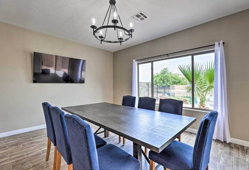 Beautiful Lakefront Peoria Home W/ Community Pool