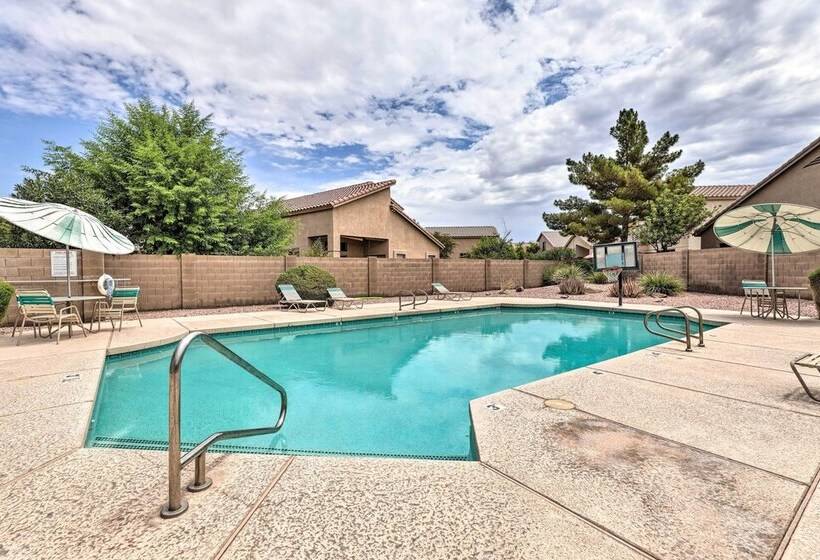 Beautiful Lakefront Peoria Home W/ Community Pool