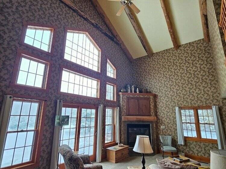 민박 Chanticleer Cabins