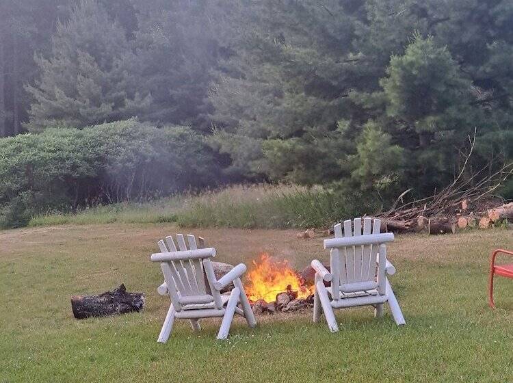 민박 Chanticleer Cabins