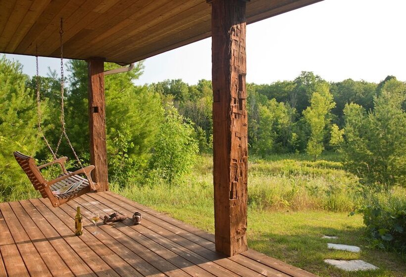 민박 Chanticleer Cabins