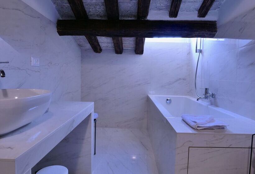 تختخواب و صبحانه Helmirage Suite Via Del Corso