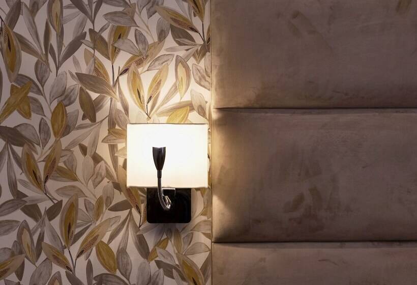 تختخواب و صبحانه Helmirage Suite Via Del Corso