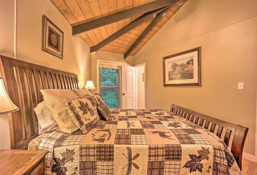 2 Decks, Mountain View: Beech Mountain Cabin!