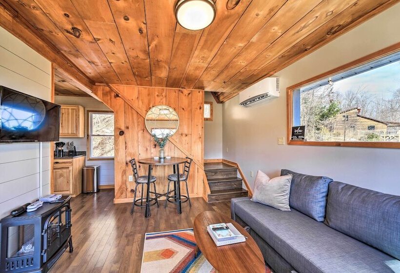 Blue Sky Cottage:  Romantic Retreat W/ Mtn Views!