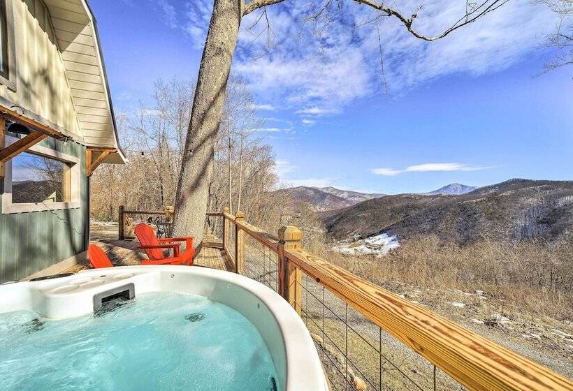 Blue Sky Cottage:  Romantic Retreat W/ Mtn Views!