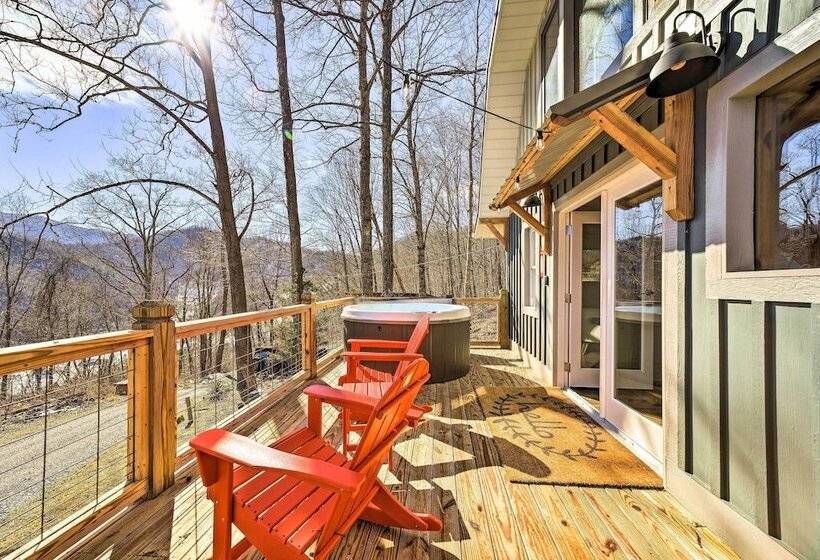 Blue Sky Cottage:  Romantic Retreat W/ Mtn Views!