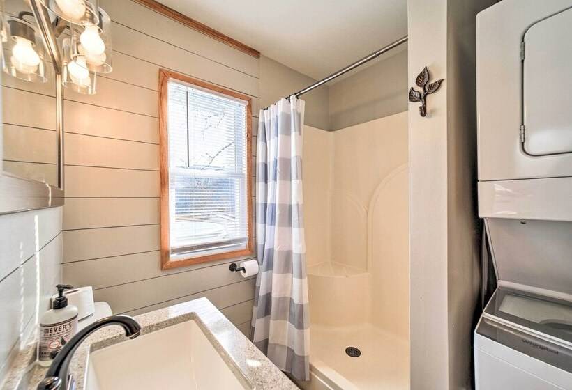 Blue Sky Cottage:  Romantic Retreat W/ Mtn Views!