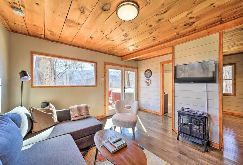 Blue Sky Cottage:  Romantic Retreat W/ Mtn Views!