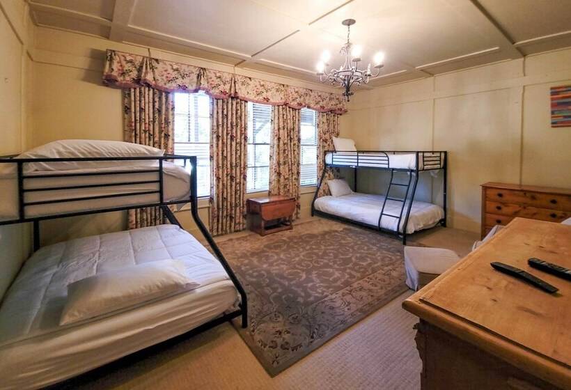 Blue Valley Falls Estate: Chic Highlands Home!