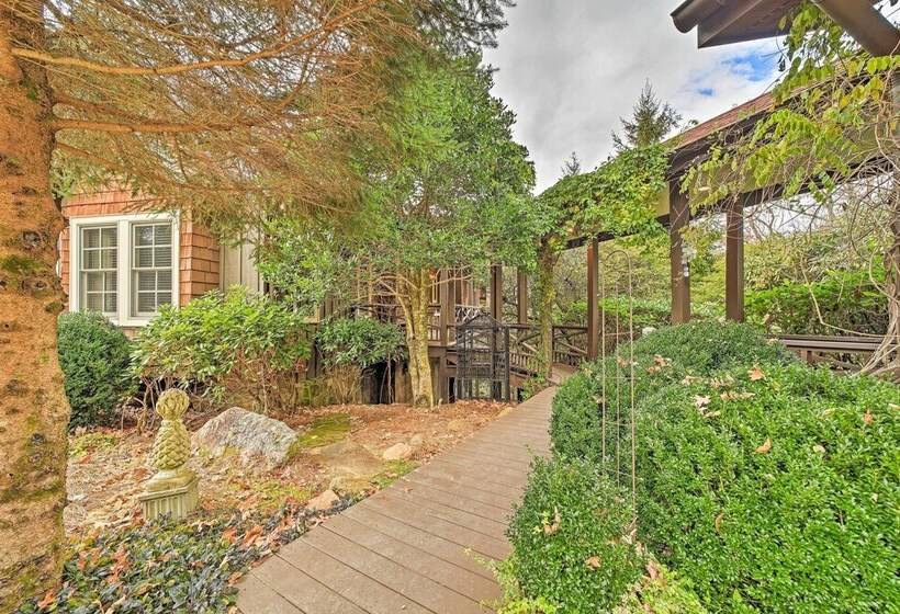 Blue Valley Falls Estate: Chic Highlands Home!