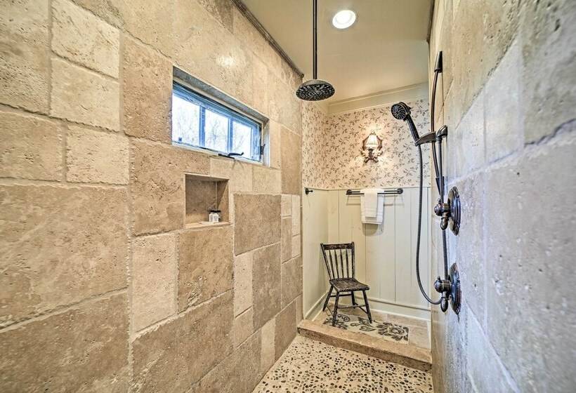 Blue Valley Falls Estate: Chic Highlands Home!