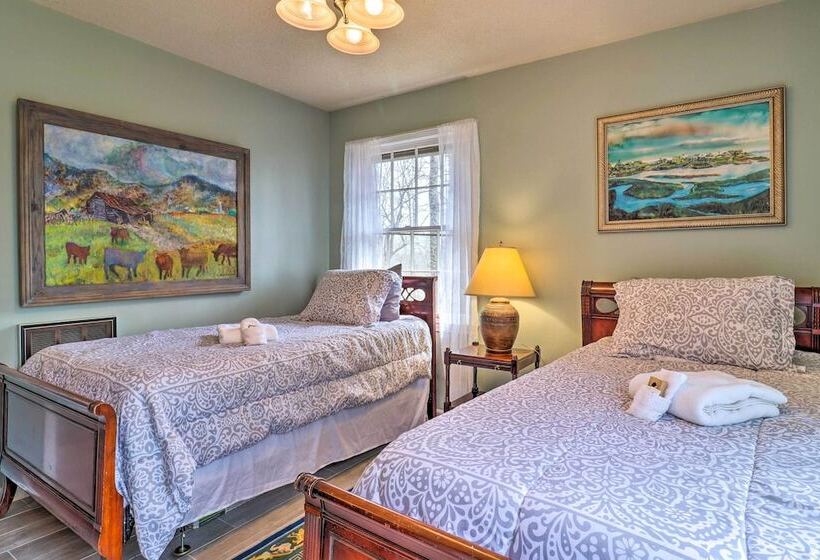 Breathtaking Brevard Home W/ Screened Porch!