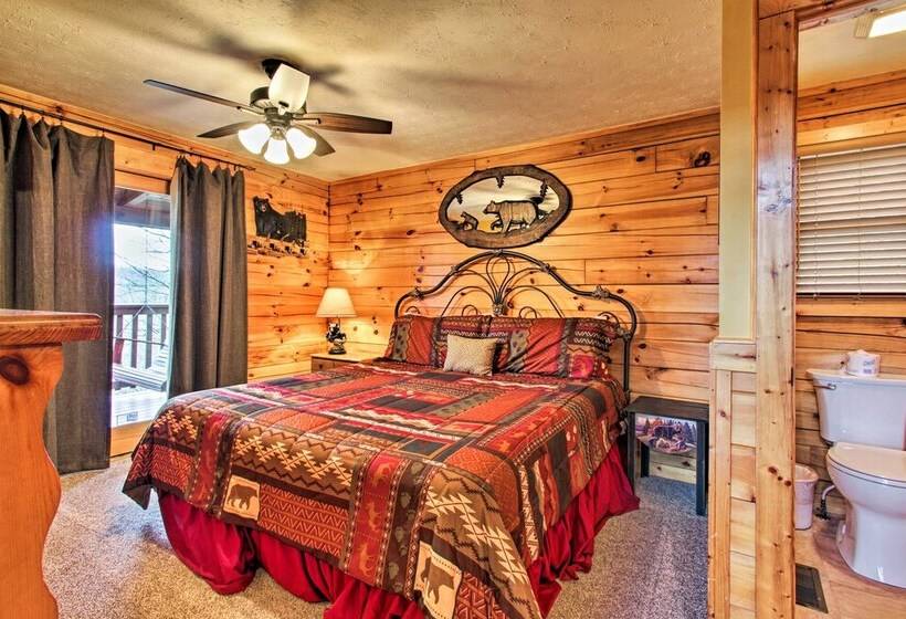 Breathtaking View  Cabin W/ Game Room & Hot Tub!
