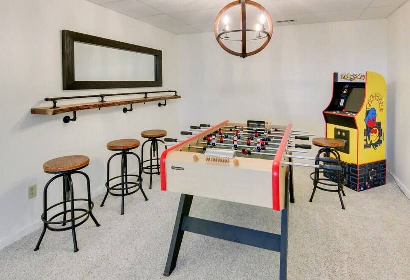 Bright Asheville Retreat With Hot Tub & Decks!