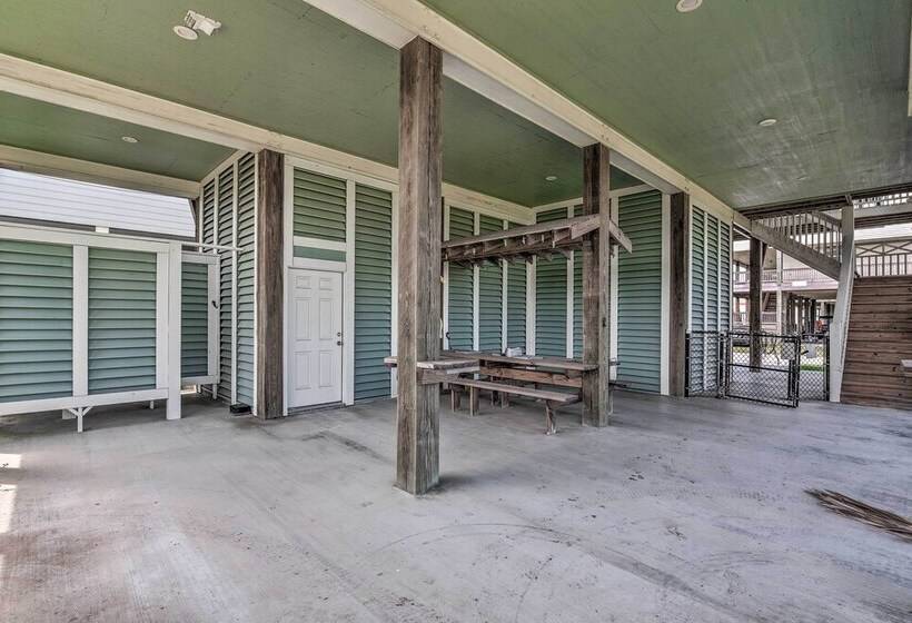 Walk To Ocean: Bright Crystal Beach House W/ Deck!