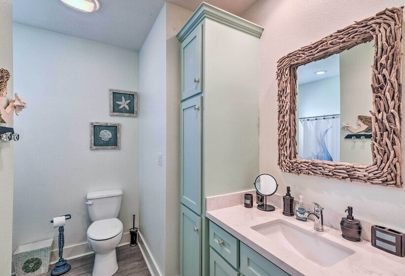 Walk To Ocean: Bright Crystal Beach House W/ Deck!