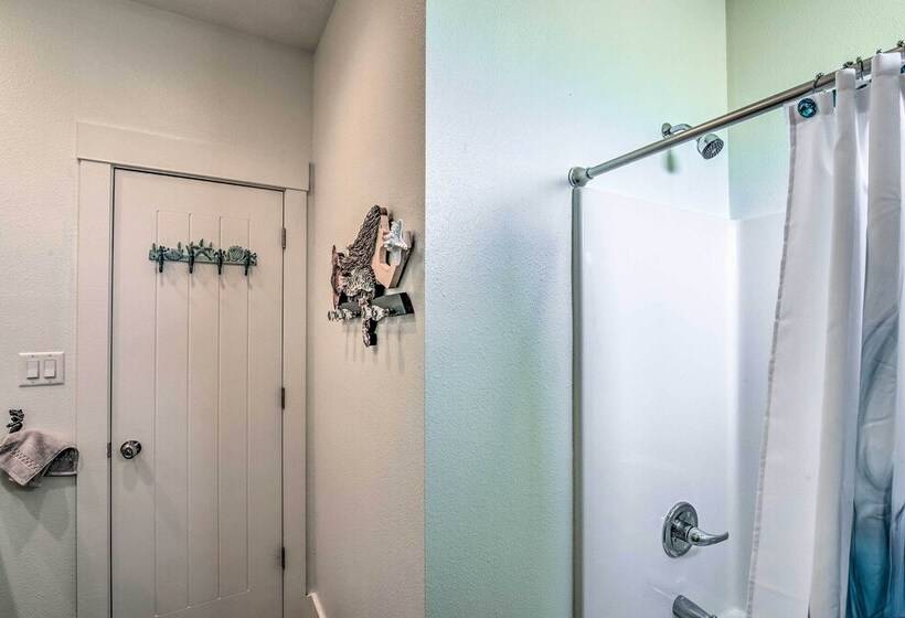 Walk To Ocean: Bright Crystal Beach House W/ Deck!