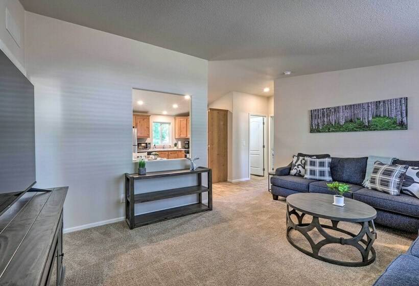 Bright & Modern Flagstaff Cottage Escape!