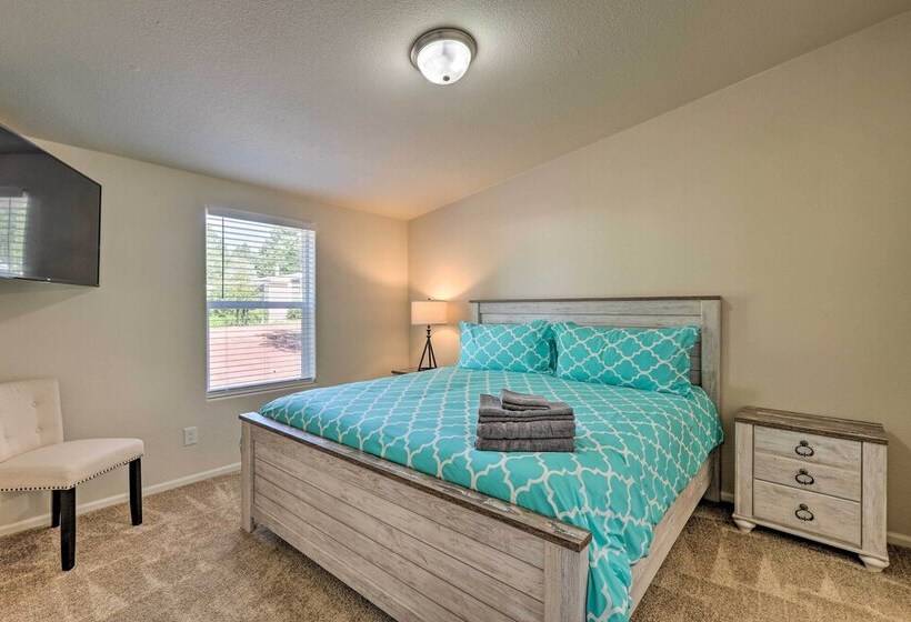 Bright & Modern Flagstaff Cottage Escape!