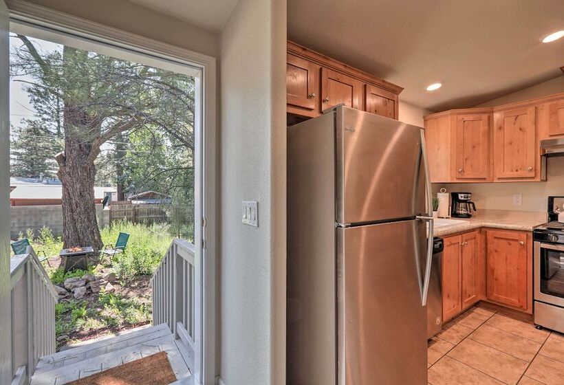 Bright & Modern Flagstaff Cottage Escape!