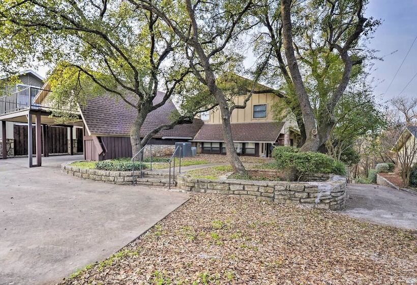 Bright N Breezy Waterfront Lake Granbury Getaway!