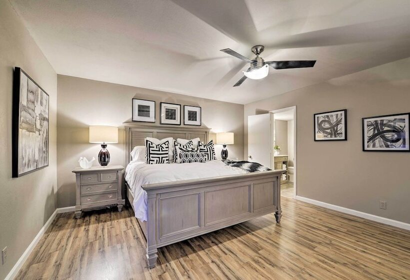 Bright N Breezy Waterfront Lake Granbury Getaway!