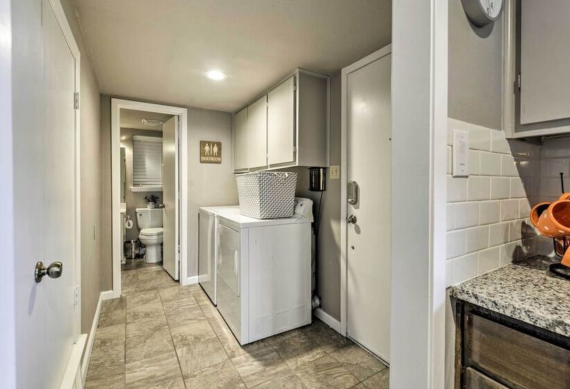 Bright N Breezy Waterfront Lake Granbury Getaway!