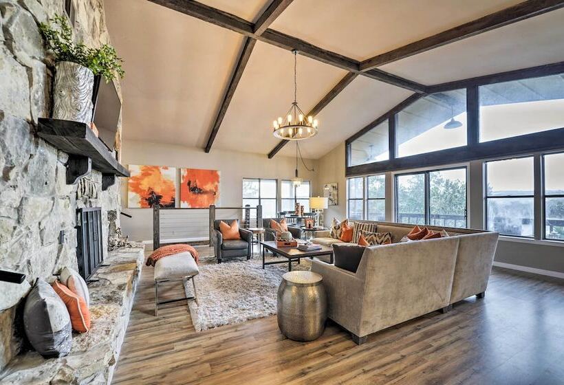 Bright N Breezy Waterfront Lake Granbury Getaway!