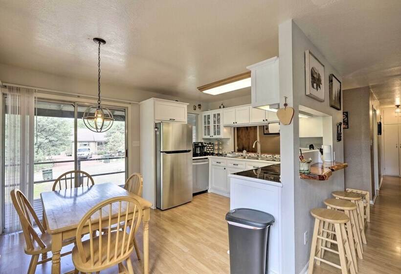 Bright Pine Cabin: Direct Trail Access & Deck!