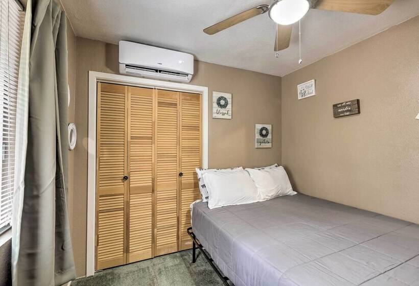 Bright Pine Cabin: Direct Trail Access & Deck!