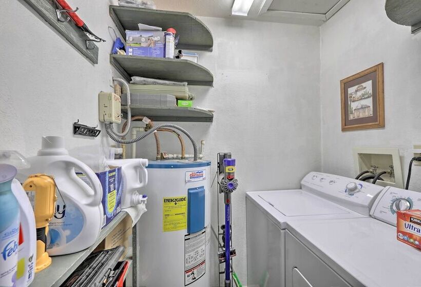 Bright Pine Cabin: Direct Trail Access & Deck!