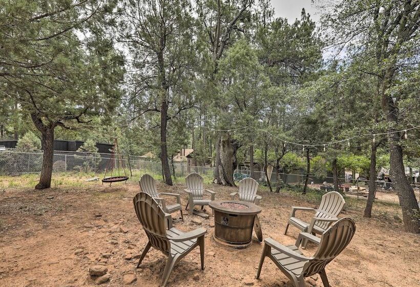 Bright Pine Cabin: Direct Trail Access & Deck!